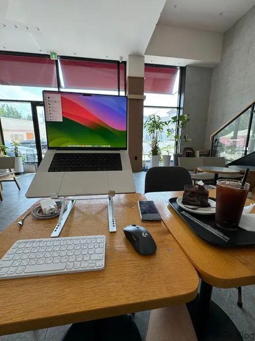 감성공장 2단 노트북 거치대 프로 노트북 카페에서 거치